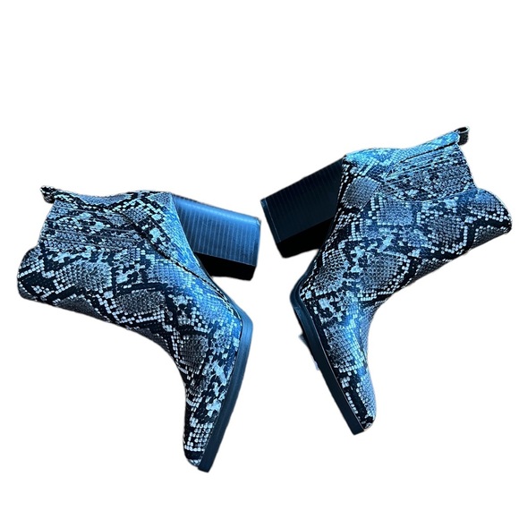 New Indigo Rd. Iradriela Snakeskin Boots Size 8.5 - Picture 2 of 8
